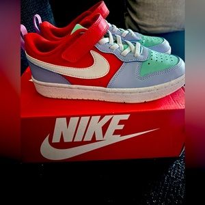 Boys, Nike basketball shoes (Youth)